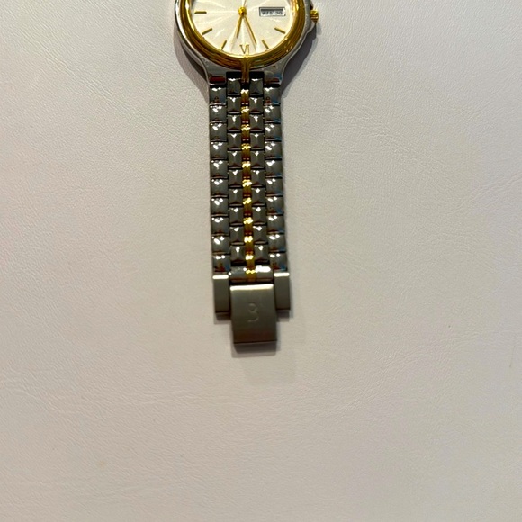 Bulova watch, beautiful two-toned. - Picture 5 of 11